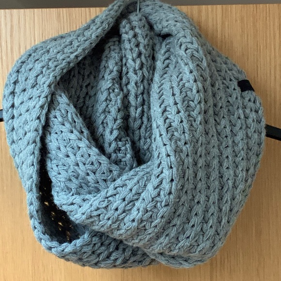 Chunky Knit Scarf - Picture 2 of 4